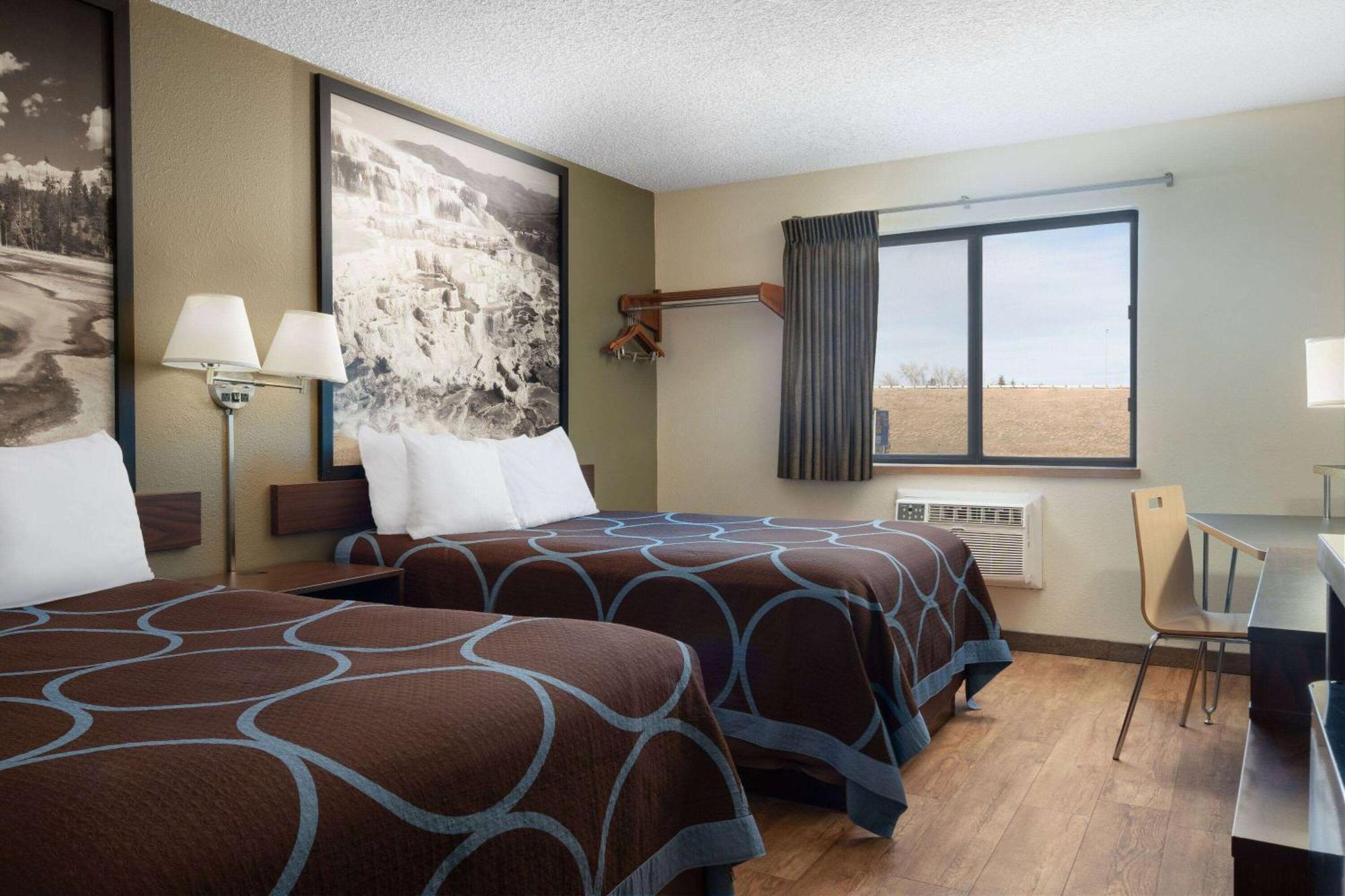 Super 8 By Wyndham Livingston Yellowstone Exterior foto